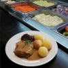 Idag serverar vi - Husets Pannbiff med grönpepparsås, lingon & kokt potatis

Varmt välkommen in och avnjut din lunch hos oss

www.caferisangen.se