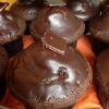 Fredag = Chocolate heaven. Maffiga chokladfyllda chokladöverdragna chokladmuffins. Står vid kassan nu :)