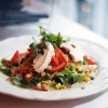 Välkomna in och smaka på världens godaste chevresallad med honung!
(Eller självklart någon annan av våra fantastiska sallader)

Bild: Elsa Billgren