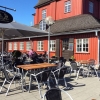 Välkomna hit och avnjut en fika eller lunch i vår härliga solvägg! Butiken är fylld med goda bakverk.
