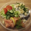 Kallrökt lax och potatissallad passar bra som sommarlunch!