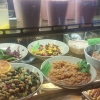 Tillbehör.. röda linser i chutney, Qorints majonäsgurka, bönsallad, mango salza mm.