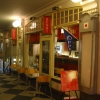 Sushibaren ligger inne i en promenadgång i Gamla Stan.