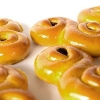 Vi fixar Lussebaket! Var tionde Lussekatt och Pepparkaka gratis när du beställer senast söndag 11/12. Tisdag 13/12 håller vi vår butik öppen från kl. 06.00 för avhämtning av förbeställda Lussekatter och Pepparkakor. Beställ redan nu!
