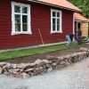 16 juni 4 dagar före invigning Lars Larberg och Stellan Nilsson lägger gräsmatta