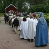 20100620 Biskop Esbjörn på väg att inviga kapellet. 