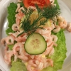 Torsdag 3 sept avslutar vi våra torsdagskvällar med räkfrossa. Mellan 18-22 serveras färska räkor, ostpaj, sallad, bröd och ost. Kaffe samt kaka ingår också. Ät så mycket du orkar till ett pris om 275 kr. Dryck tillkommer.
Boka bord senast 30 August på 07