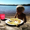 Bild från Vitsand Strand av @lillmoa79 - Lunchdags i tiveden #vitsand #tiveden #bada #familjen