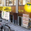 Utanför vår butik.