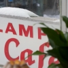 Lampas café har hängt med ett tag. Skylten på Folkets Hus nära stationen visar vägen.