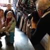 Aftonbladet är här och fotograferar för ett reportage som kommer att handla om fördelarna med att handla second hand.