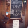 Dörr in till cafét