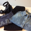 Ny jeansskjorta med nitar från Pierre Balmain 895kr, linne Pierre Balmain 595kr, skor Cos 395kr och smal byxa från Missoni för 695kr. Byxorna finns i storlek 34 till 42 och ord pris är 2995kr.