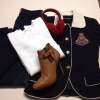 Yllekavaj från Ralph Lauren, byxa i ridbyxmodell från Ralph Lauren, nya skor från Ralph Lauren, collegetröja Fruit of the Loom och öronmuffar i päls från Burberry. Preppy!