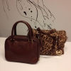 Vintageväska från Gucci och leopardmönstrad väska från Michael Kors