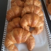 Njut av en croissant antingen som den är eller med smör och marmelad.......mums