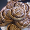 kanelbullar med valnötter och glasyr