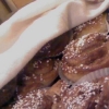 Kom in från det gråa trista regnvädret till Manhem och prova våra egna nybakade kardemumma/kanelbullar.