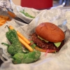 Bild från Lily's Burger av @restaurangstockholm - På Lily's Burger äter man burgare i 60-talsmiljö med amerikansk dinerkänsla. 
Som grund väljer man om man vill ha nötkött, kyckling eller falafel i sin burgare.
Köttet är 100% svenskt, färskmalet och KRAV-