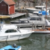 Båtar och bodar utanför Pärlan på Möja