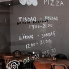 På måndagar får ni äta pizza själva.
