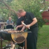 Nu är grillen igång! 
Ljuvlig sommarkväll igen!!
Grillen är igång o gästerna,är här.
Det finns fler sittplatser o baren är öppen ute på terrassen.
Hasse med förstärkning är på väg o börjar,att sjunga runt 21.00.
Välkomna!!!