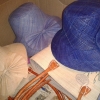 Anna har helt klart det roligaste jobbet på Klinta idag! Hon får packa upp massor av tjusiga somriga halmhattar:-) Gjorda i Madagaskar med respekt för natur, människa och tradition.