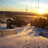 Tidig morgon på skidbackens topp.