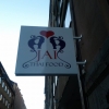 Skylt på plats.