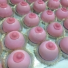 Rosa bandet-dag i Katrineholms centrum. Kom och ät en bakelse!