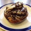 Idag serverar vi en nyhet på Skyttepaviljongen!

Chokladbullen!

Bakad på chokladmjölk, fylld med choklad/mandelmassa och toppad med chokladglasyr, en klar chokladchock!

Välkommen in, vi har öppet som vanligt nu under för-VM!