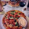 Äntligen fredag! 
Varför inte lyxa till det med vänner över en smarrig pizza eller en romantisk middag med din kära :)
Välkomna och trevlig helg!!
