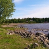 Storön har vacker natur som lockar till strandpromenader.