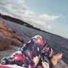 Bild av @ecederqvist - Vad händer?!?!? Emsan går ut för en promenad, hittar en sån härlig grusväg längs vattnet och hon börjar springa..