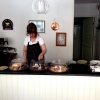 Anette fixar med de goda kakorna.