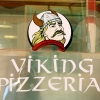 Loggan på ett av fönstren. 