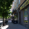 Ringvägen med Waynes och uteserveringen till höger.