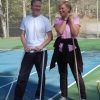 Tennisbanan sopas och skuras för sommarens spel
