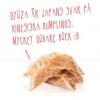 Dessa har redan hunnit bli något av en favorit hos oss. Gyoza. Ångade eller friterade degknyten som kommer med kyckling, fläsk eller grönsaker som innehåll. Prova du med när du kommer hit. Kanske skulle vi ha en mix av alla smaker? Sex bitar med två av va