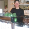 Här står Felix beredd att göra cappucinos!