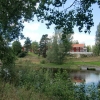 Vy från andra sidan sjön.