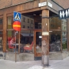 Fina fönster ut mot gatan.