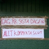 Bild från Hökarängsbadet av @raphaelsilnicki - Dramatisk strandkioskskylt #apokalyps #svensksommar #domedagen