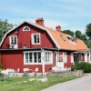  Allégården från parkeringen.