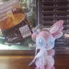 Hejsan! Vi på cafe Sockenstugan har fått en ny kollega men hen trivs inte så bra och skulle vilja komma hem igen.  Nån kanske känner nån som vet vem den rättmätiga ägaren är! Vi tar hand om hen på bästa sätt så länge.  Mvh personalen.