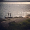 Bild från Fiskebäcks Klippor av @textilstil - Idag tar vi uppfriskande eftermiddagsdopp i ett blåsigt hav 