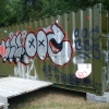 Nedklottrad strandkiosk inrymd i sunkig container. 