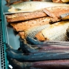 All vår fisk röks på gammeldags vis med vedeldade ugnar. Ett hantverk som kräver mycket passning och stor erfarenhet.