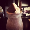 Varför inte ta en god kall chokladmilkshake i sensommarvärmen? :)