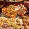 Välkomna in på fika. Härligt nybakat lussebullar och pepparkakor.